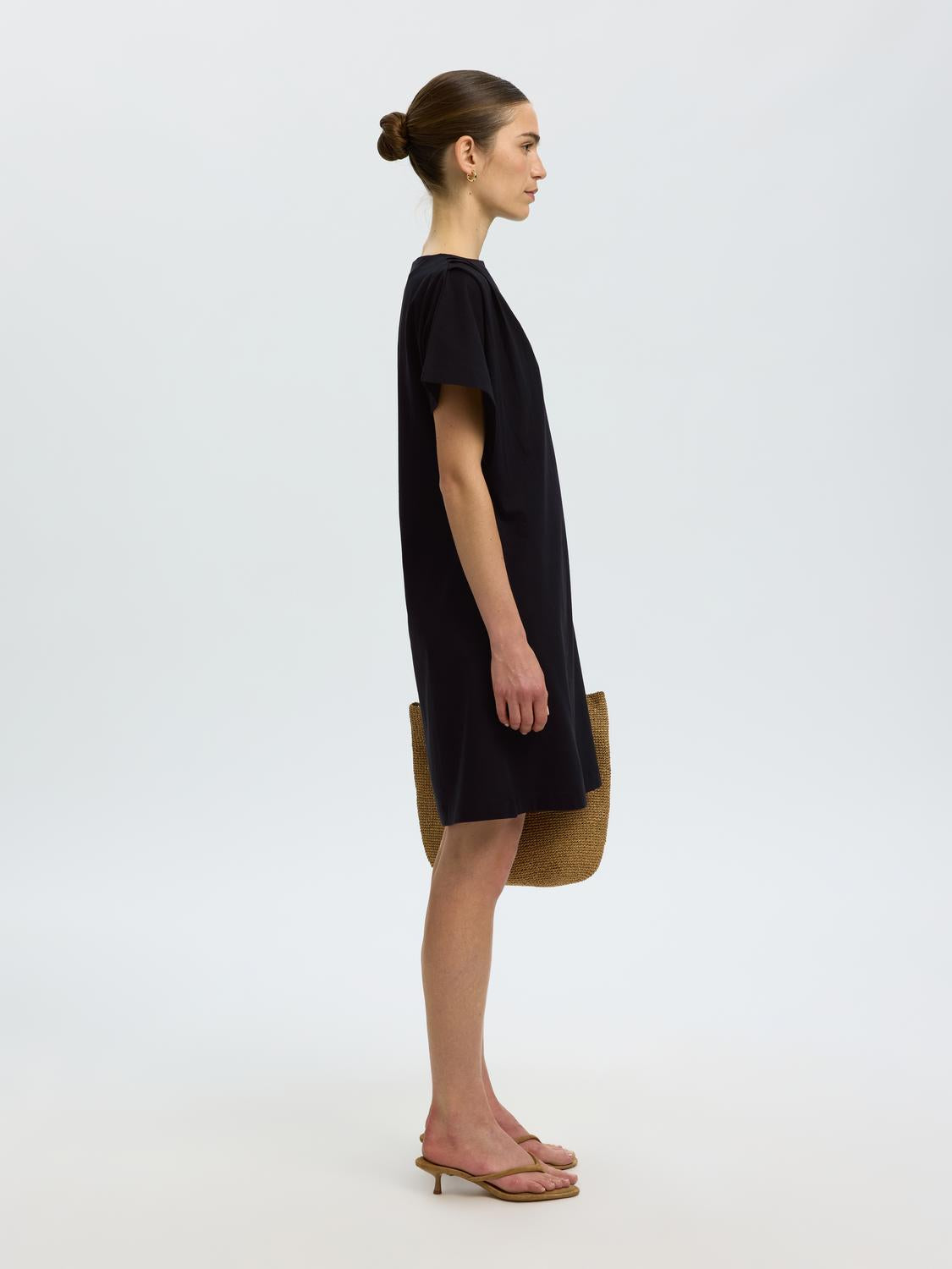 model_shot-creative